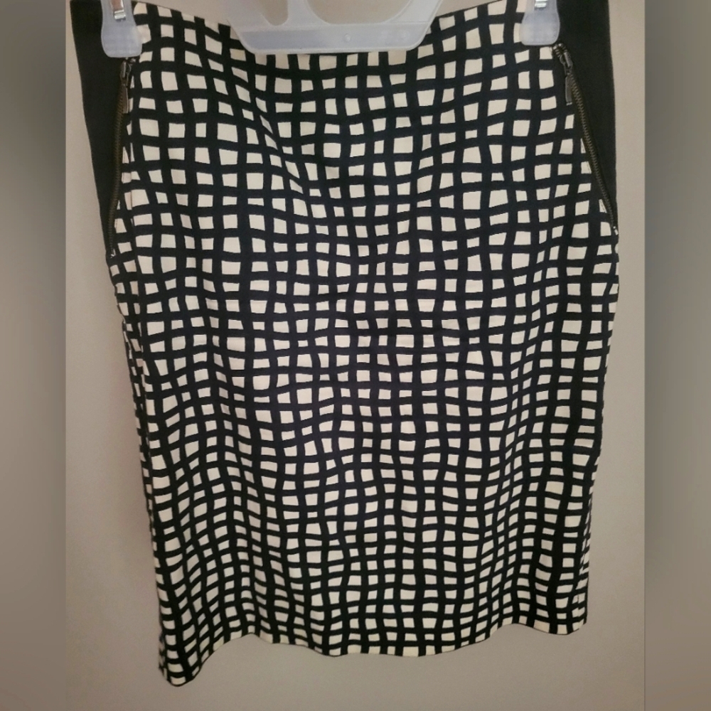 The Limited Stylish Black and White Print Skirt